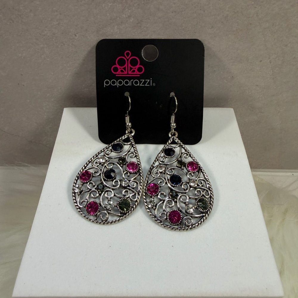🌟$1 Bundle Only NWT PAPARAZZI Teardrop Filigree Earrings with Accent Stones